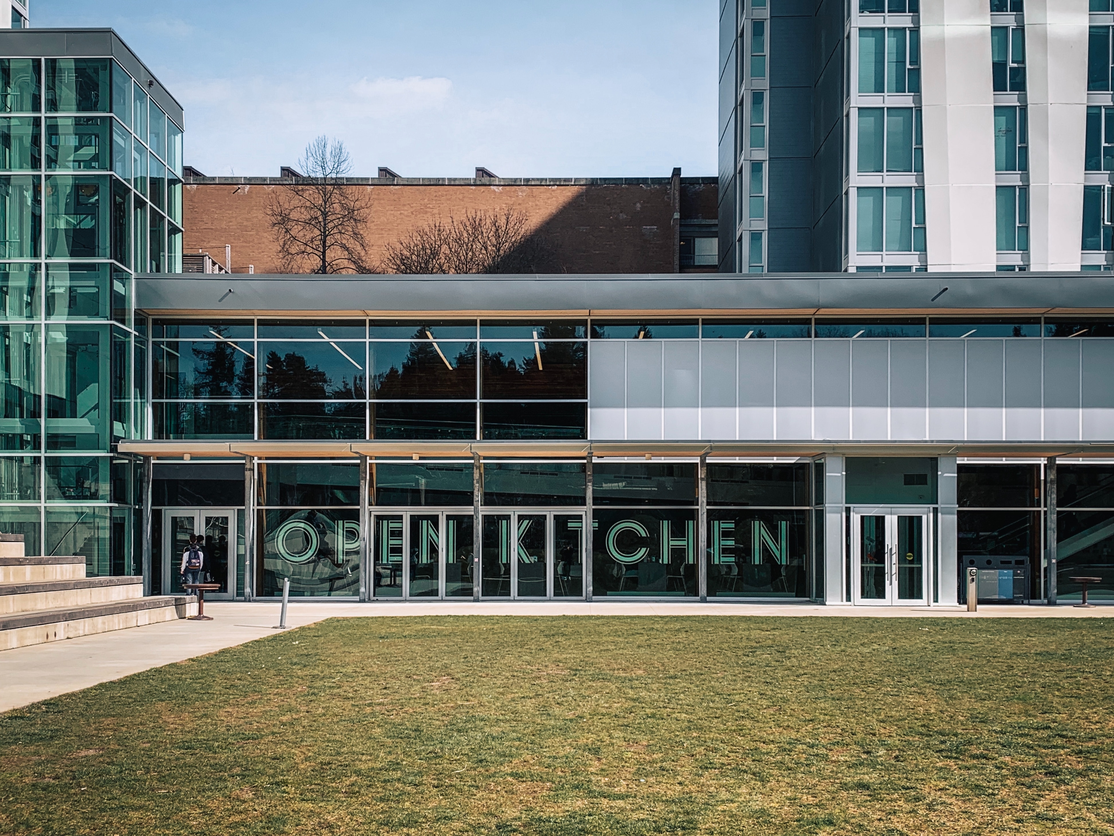 The Benefits of Hiring a Commercial Electrician for Facilities and Property Management Companies